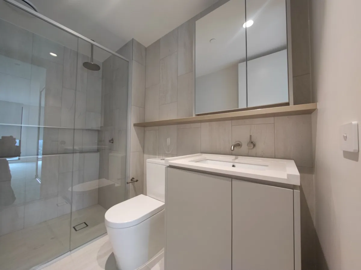 Spacious SIL 3 Bedroom Apartment in Heart of Footscray — Home image 2