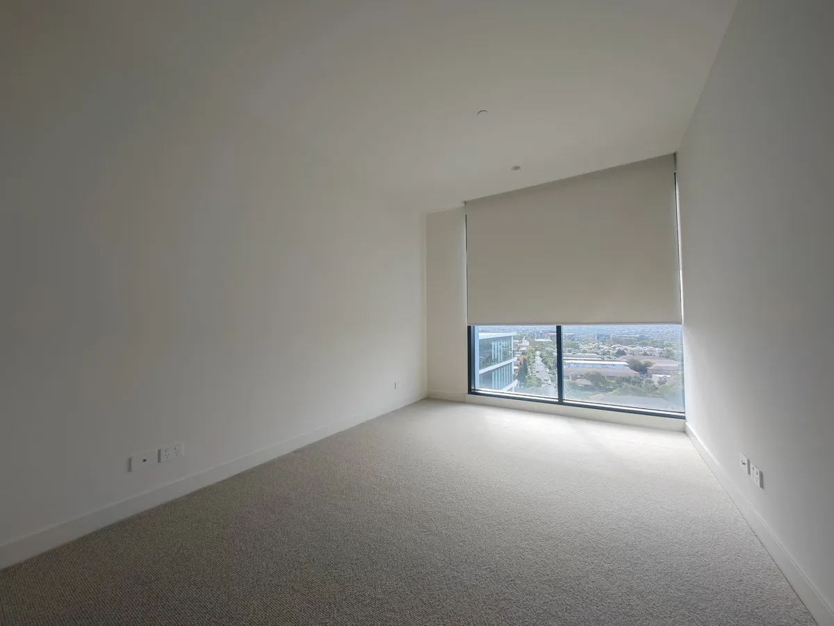 Spacious SIL 3 Bedroom Apartment in Heart of Footscray — Home image 3