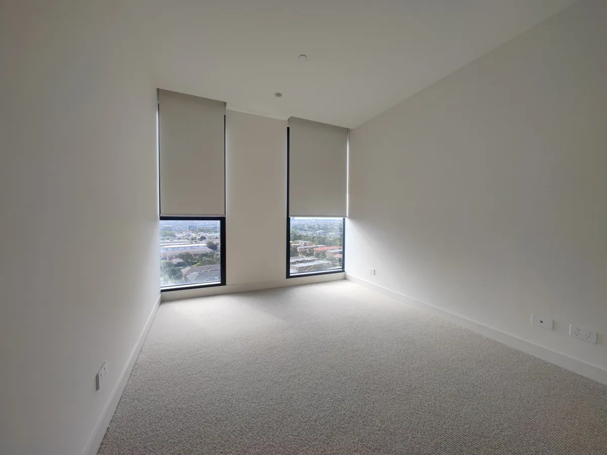 Spacious SIL 3 Bedroom Apartment in Heart of Footscray — Home image 4