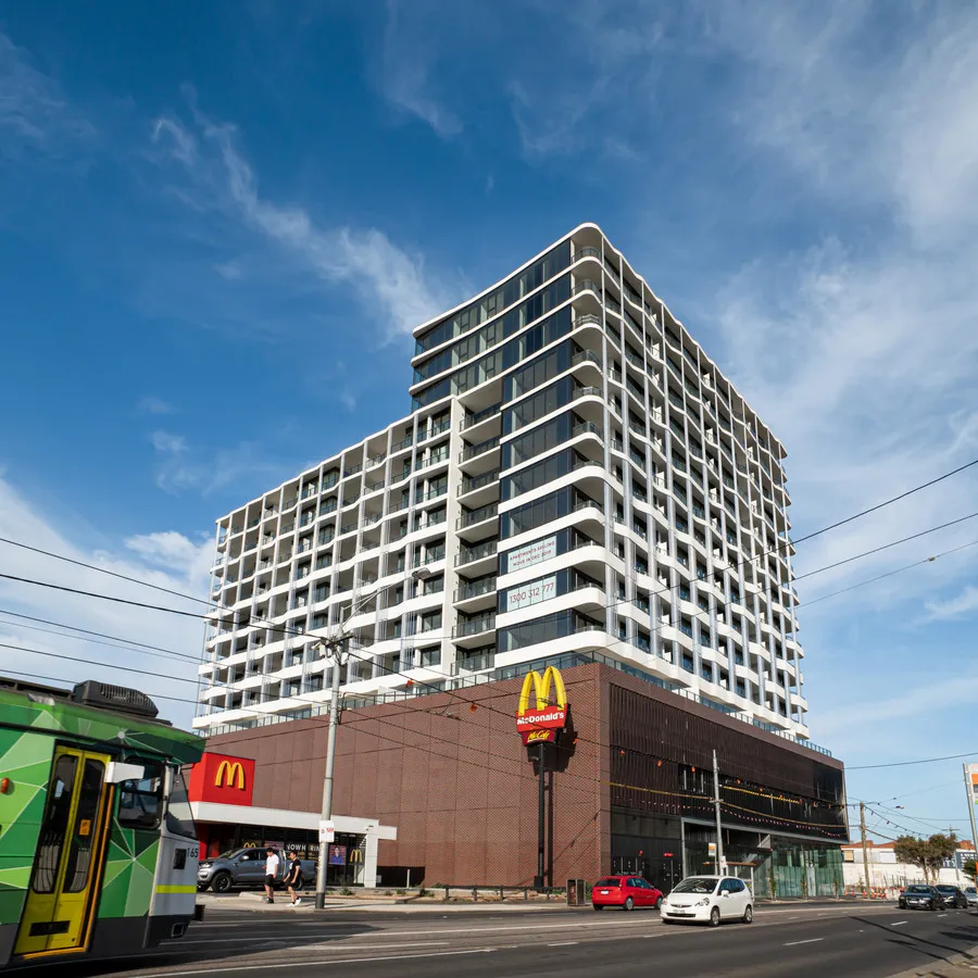 Spacious SIL 3 Bedroom Apartment in Heart of Footscray — Home image 5