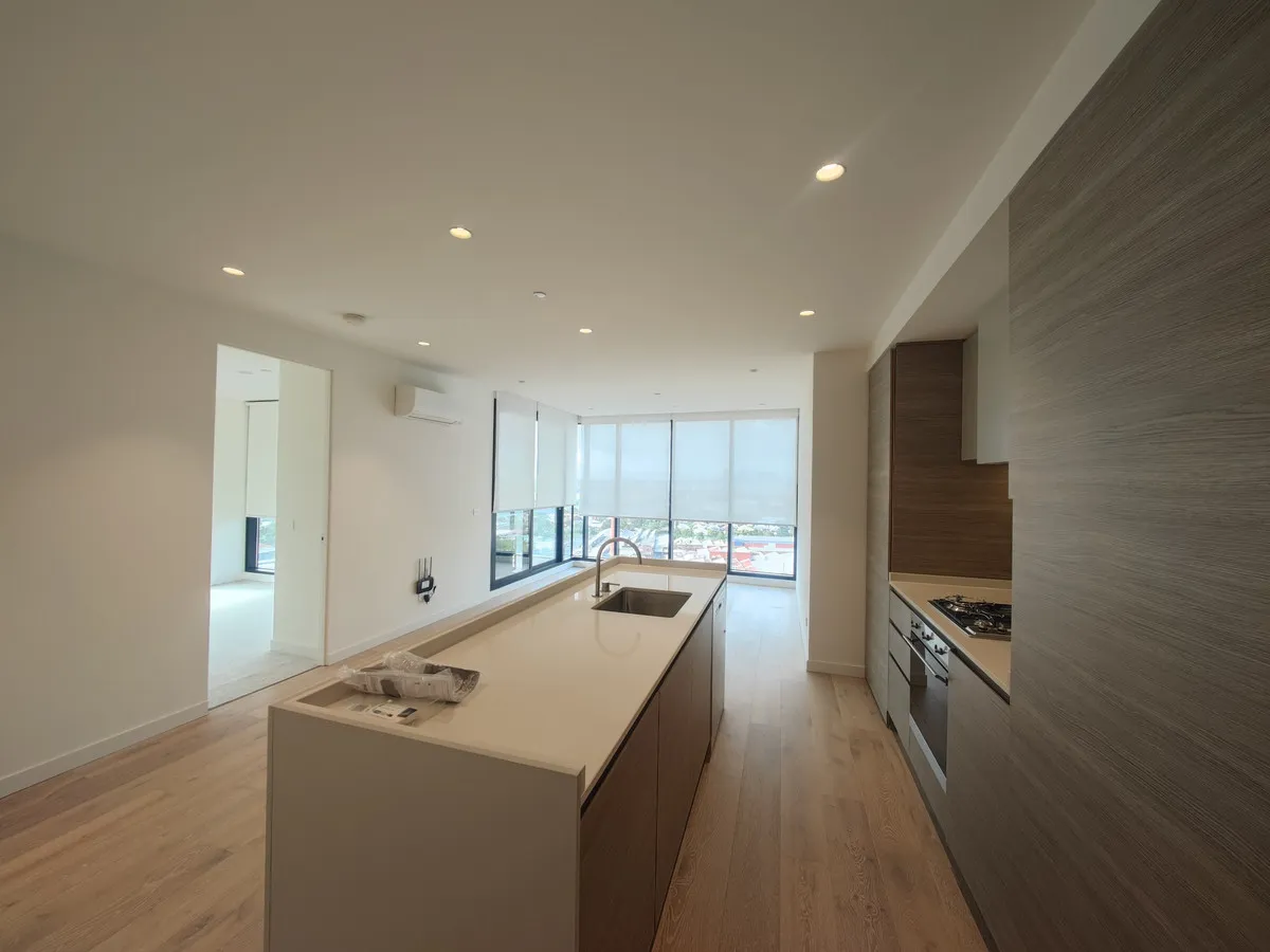 Spacious SIL 3 Bedroom Apartment in Heart of Footscray — Home image 6
