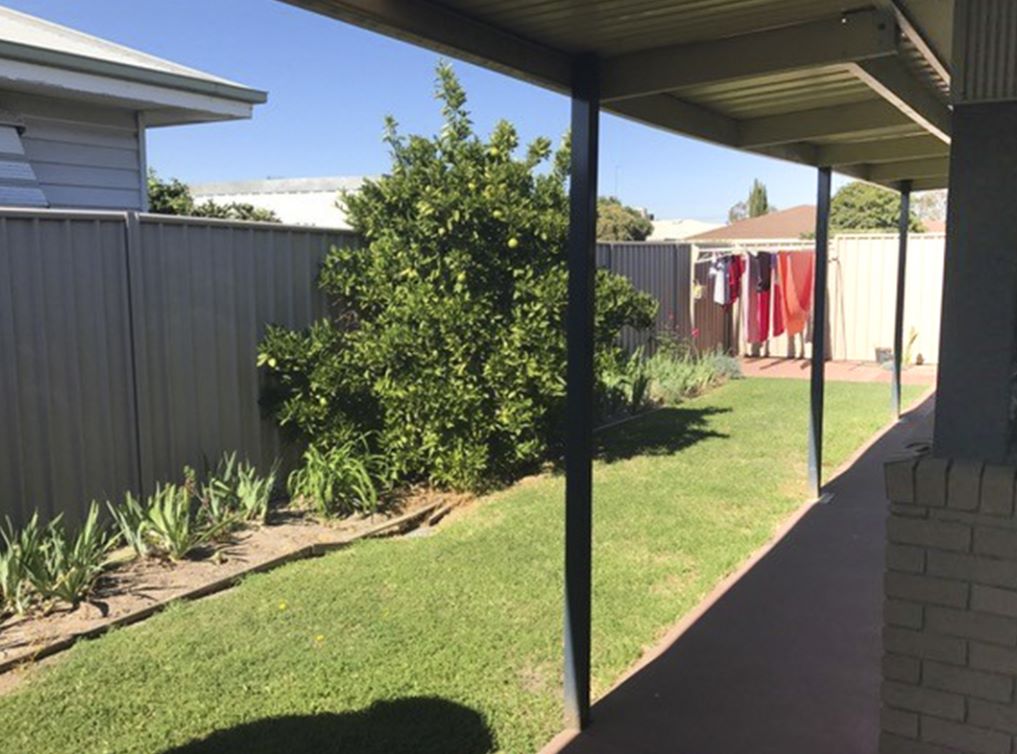 Set in a quiet residential area with easy access to local transport, shops and parks. — Home image 2
