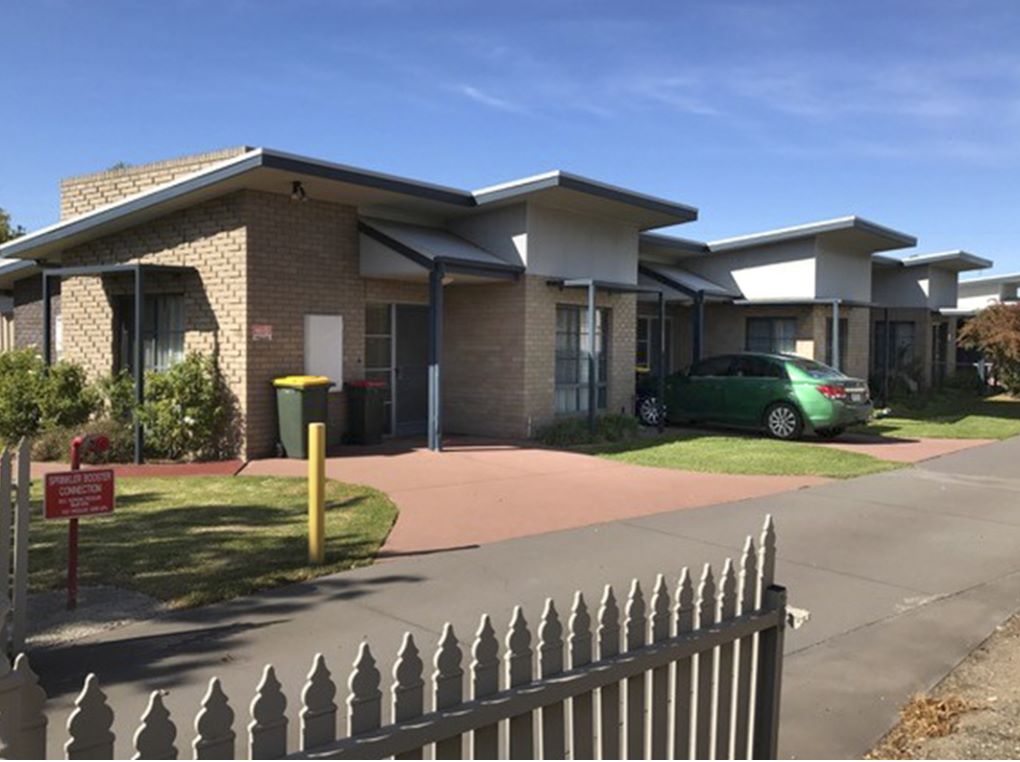 Set in a quiet residential area with easy access to local transport, shops and parks. — Home image 4