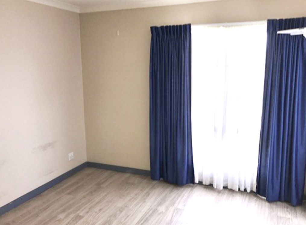 Set in a quiet residential area with easy access to local transport, shops and parks. — Home image 5