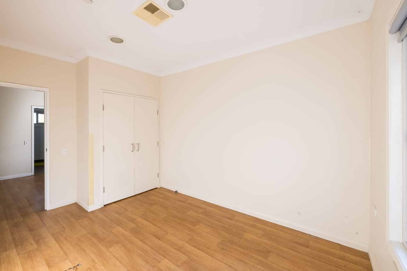 Self-Contained three bedroom shared villa in Cambridge Park — Home image 8