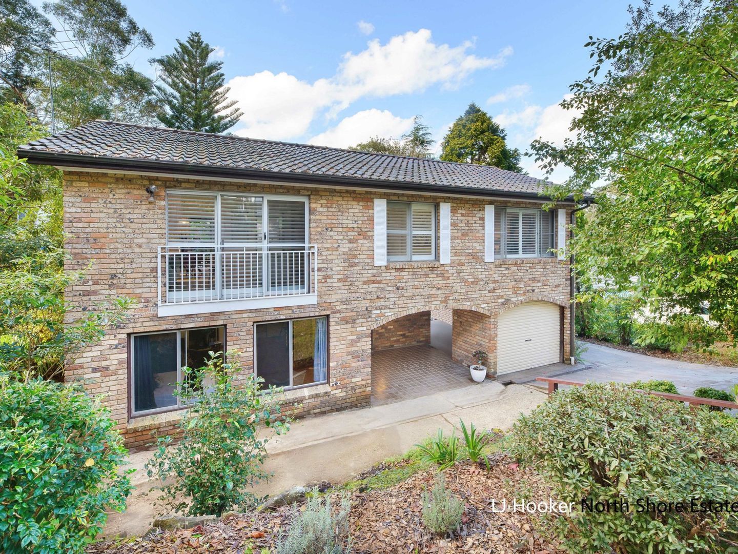 Newly Renovated Home With Beautiful Bush Views, North Shore — Home image 2