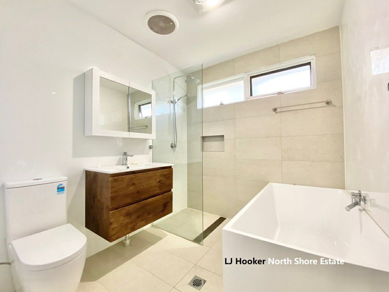 Newly Renovated Home With Beautiful Bush Views, North Shore — Home image 4