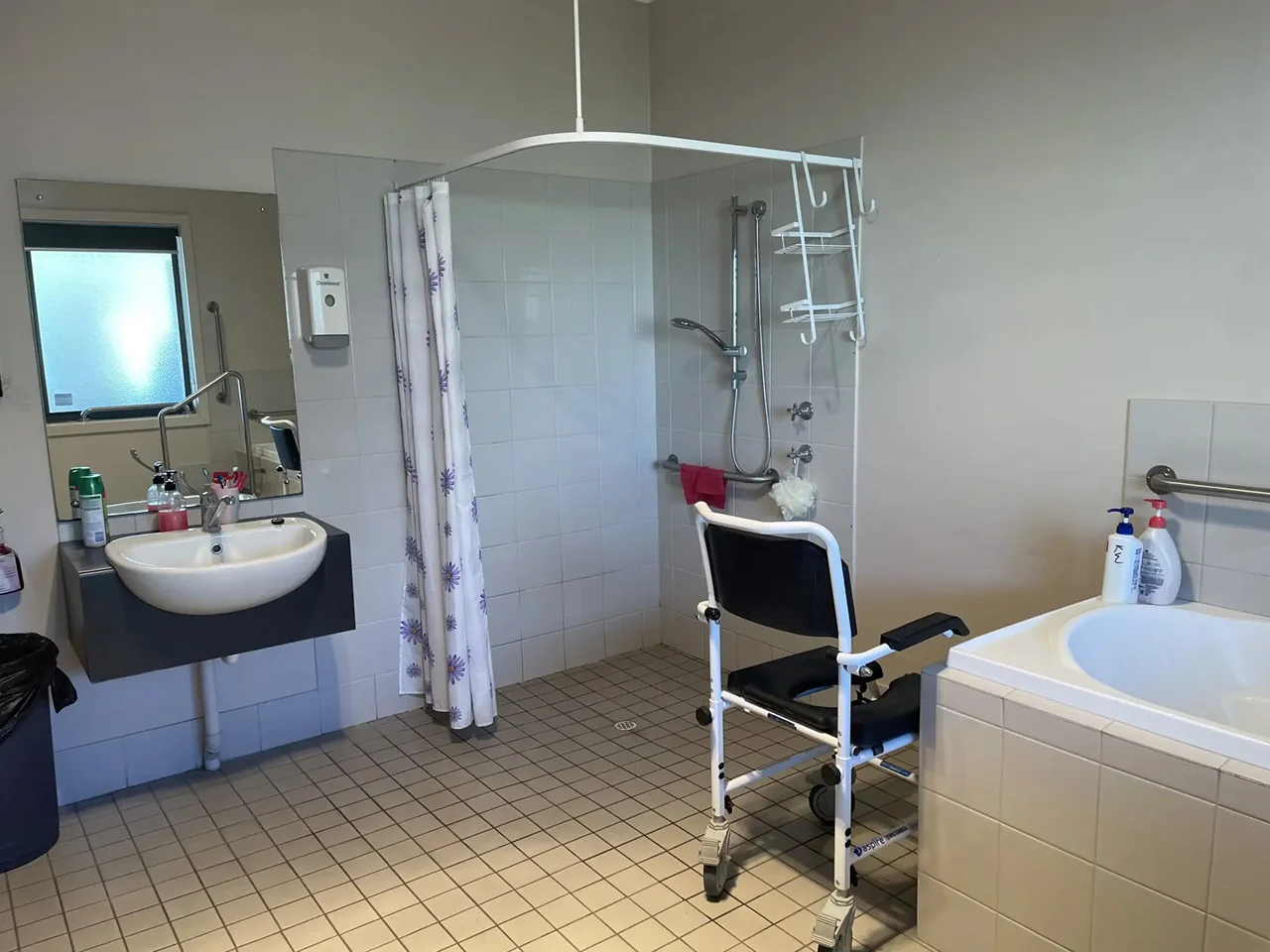 Port Lincoln - 2 Vacancies 4 Bedroom Residence Basic — Home image 9