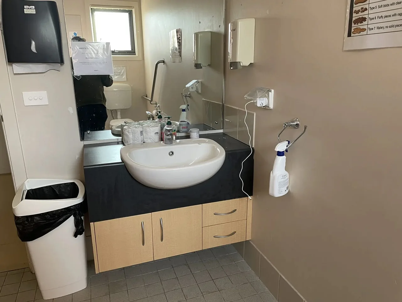 Port Lincoln - 2 Vacancies 4 Bedroom Residence Basic — Home image 11