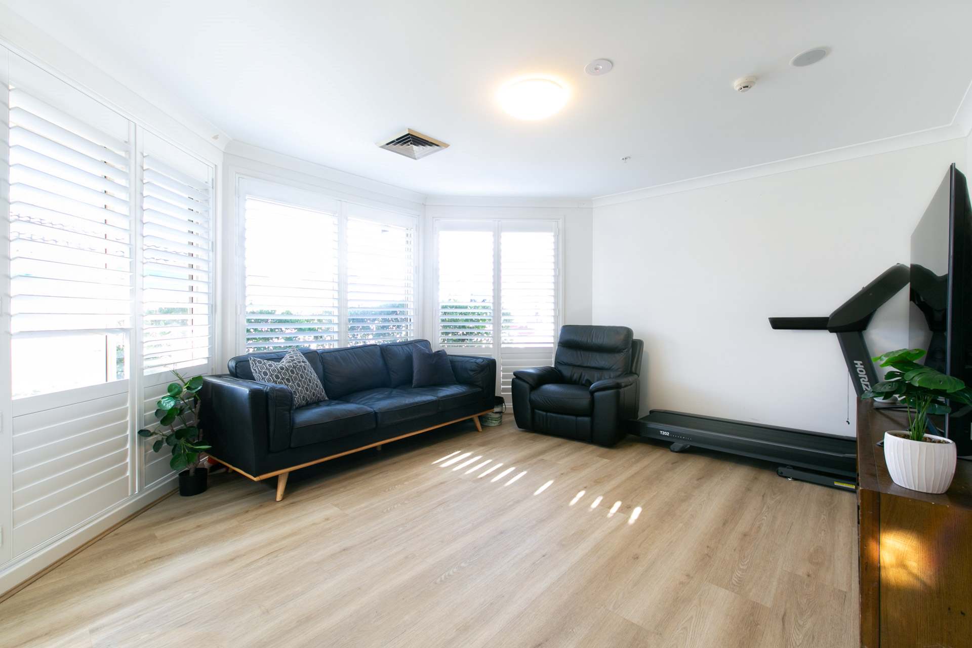 Fully equipped SDA home in Glenmore Park Forsight — Home image 2
