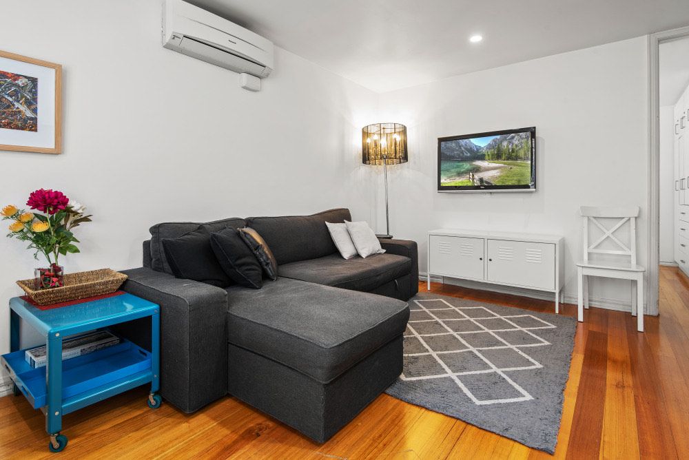 Convenient Apartment in heart of Carlton — Home image 5