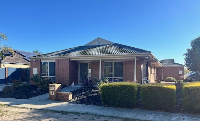 4 Bedroom Shared Home, Carrum Downs — Home image 3