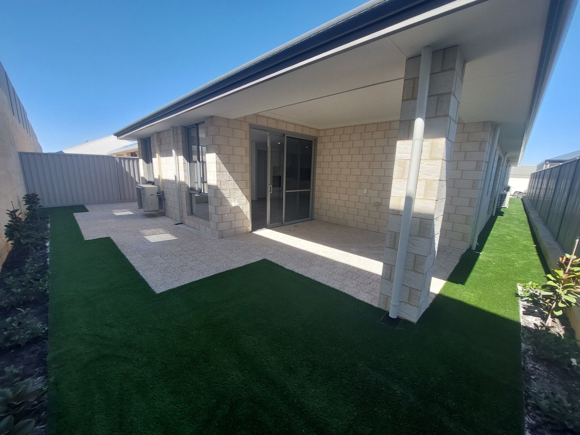 * NEW BUILD* SINAGRA - High Physical Support 3 Bedroom Entire Home + OOA Room — Home image 4