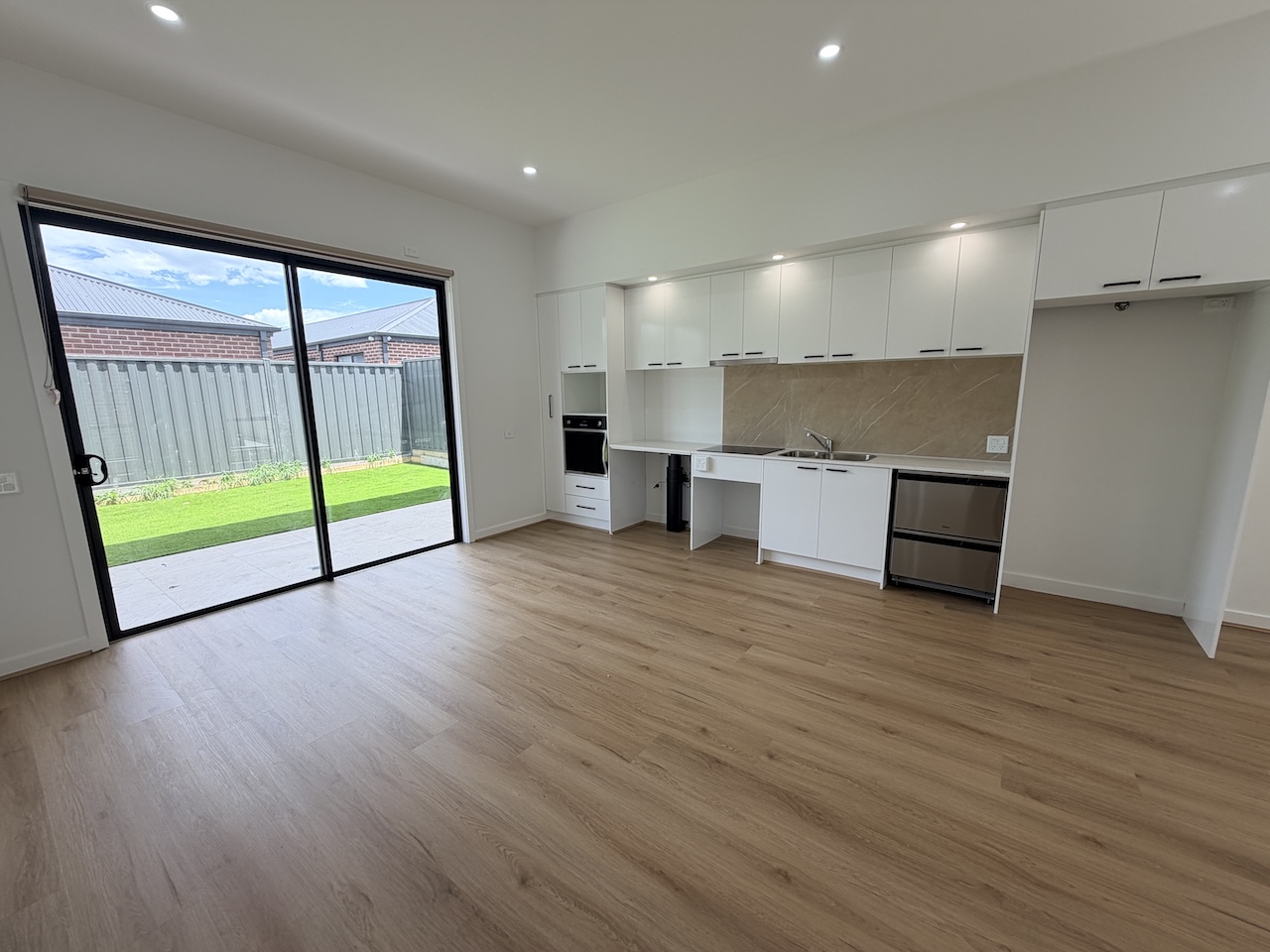 Exceptionally Convenient Craigieburn 2+OOA HPS SDA Home Close to All Essentials — Home image 2