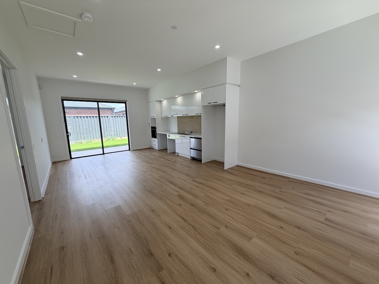 Exceptionally Convenient Craigieburn 2+OOA HPS SDA Home Close to All Essentials — Home image 5