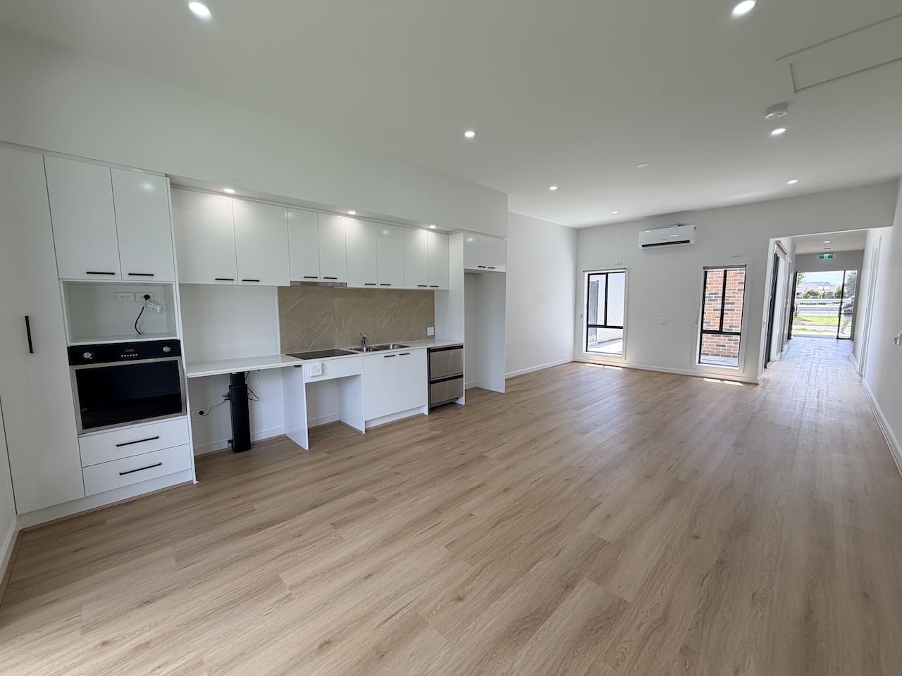 Exceptionally Convenient Craigieburn 2+OOA HPS SDA Home Close to All Essentials — Home image 6