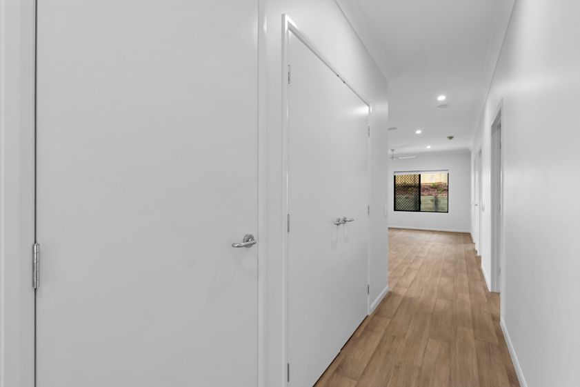 2 x 1-Bed Robust Duplex with Support Room - Edmonton — Home image 2