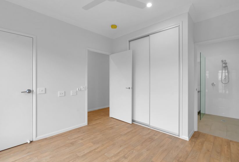 2 x 1-Bed Robust Duplex with Support Room - Edmonton — Home image 3