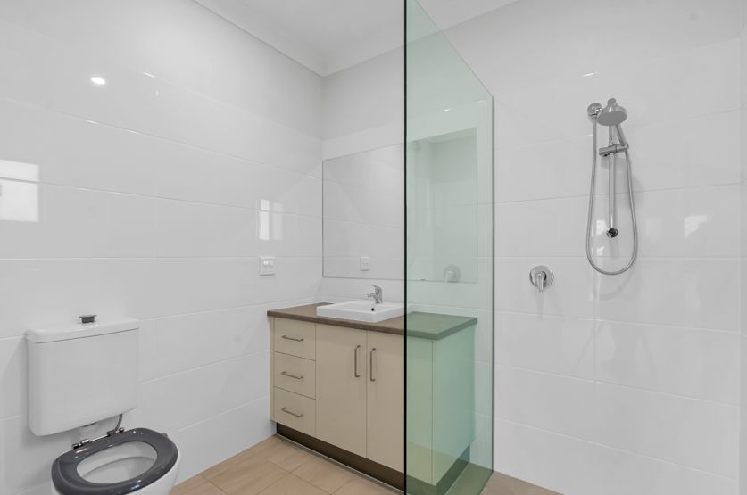2 x 1-Bed Robust Duplex with Support Room - Edmonton — Home image 7