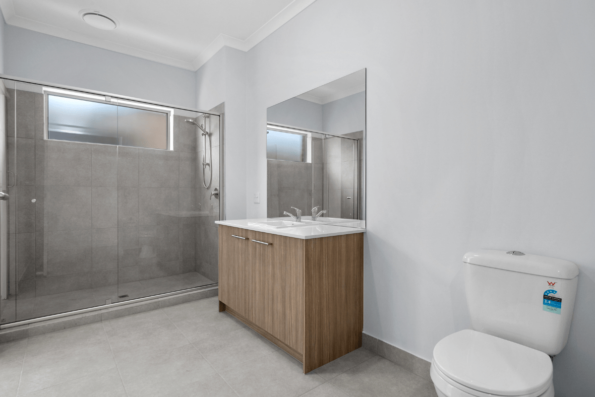 2 Resident HPS House - Alfredton Central Estate Ballarat VIC — Home image 6