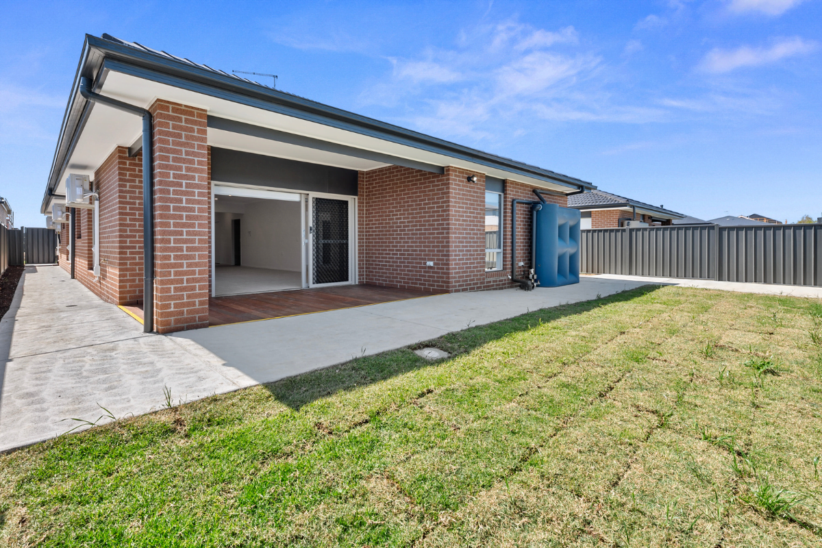 2 Resident HPS House - Alfredton Central Estate Ballarat VIC — Home image 11
