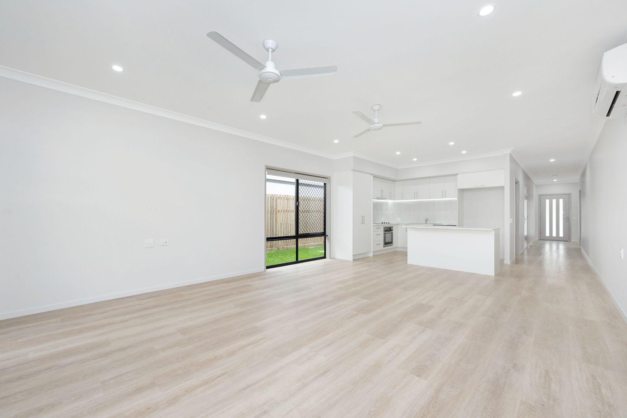 3 Improved Liveabilty Rooms + OOA, in Currajong — Home image 4