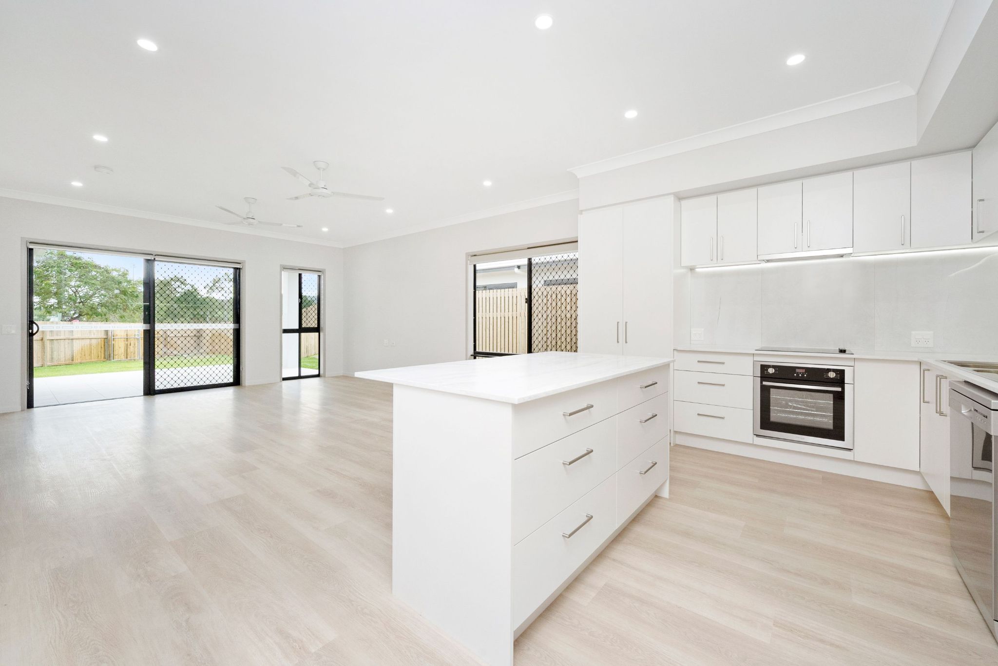 3 Improved Liveabilty Rooms + OOA, in Currajong — Home image 5