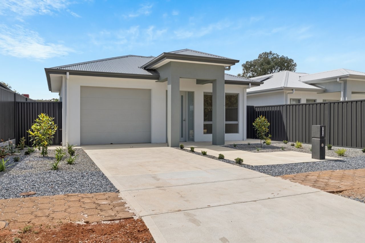 Brand new homes (x2) side by side, ready for their first participants — Home image 2