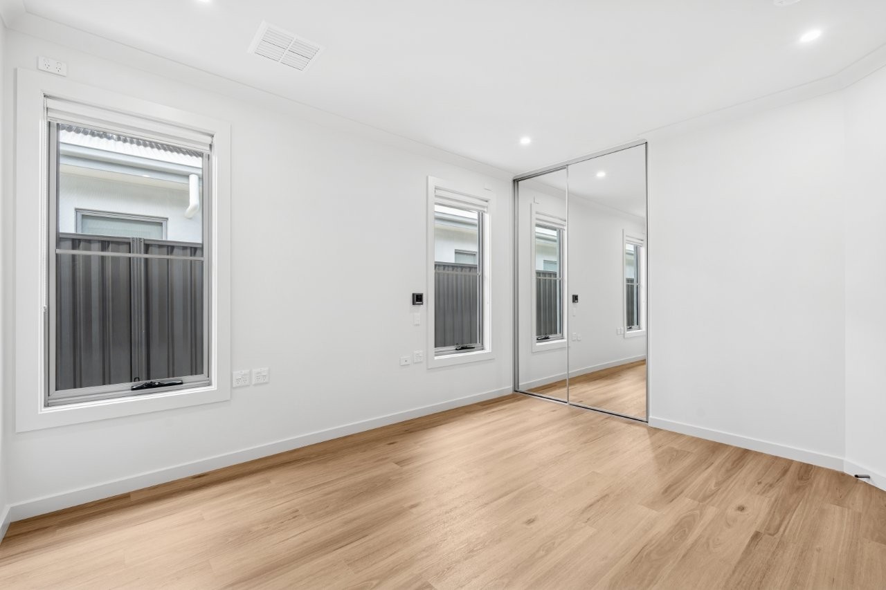 Brand new homes (x2) side by side, ready for their first participants — Home image 8