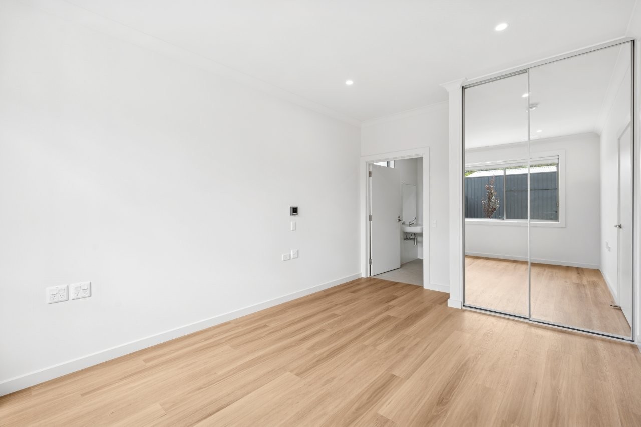 Brand new homes (x2) side by side, ready for their first participants — Home image 3