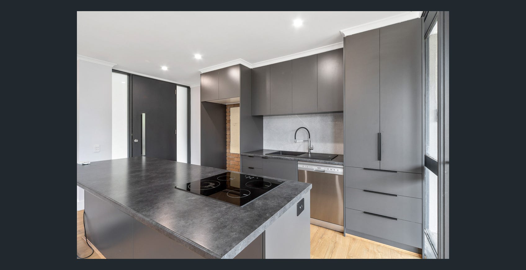 Spacious ILO Property in Frankston- Immediately available! — Home image 2