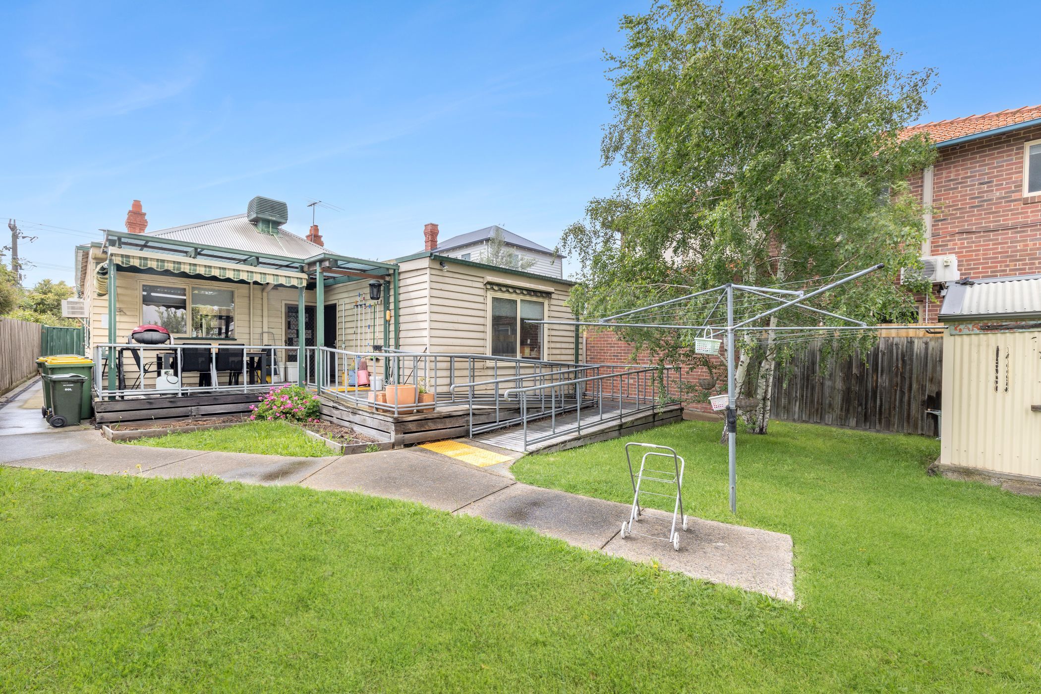 Great home with a spacious outdoor area in a prime location. — Home image 6