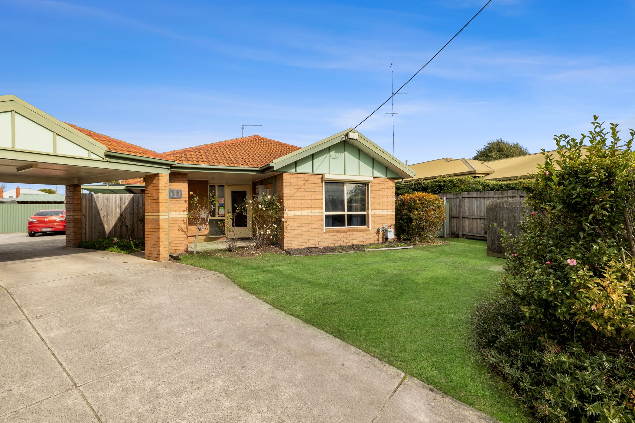 Spacious, purpose built home with large backyard in Colac. — Home image 2