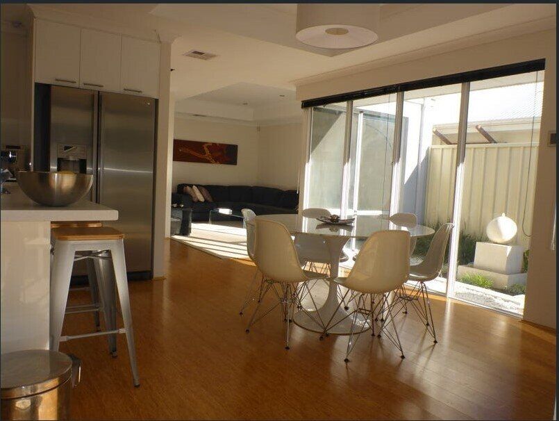 Master bedroom and ensuite - nearby park and river - Female participant only - AVAILABLE NOW — Home image 4