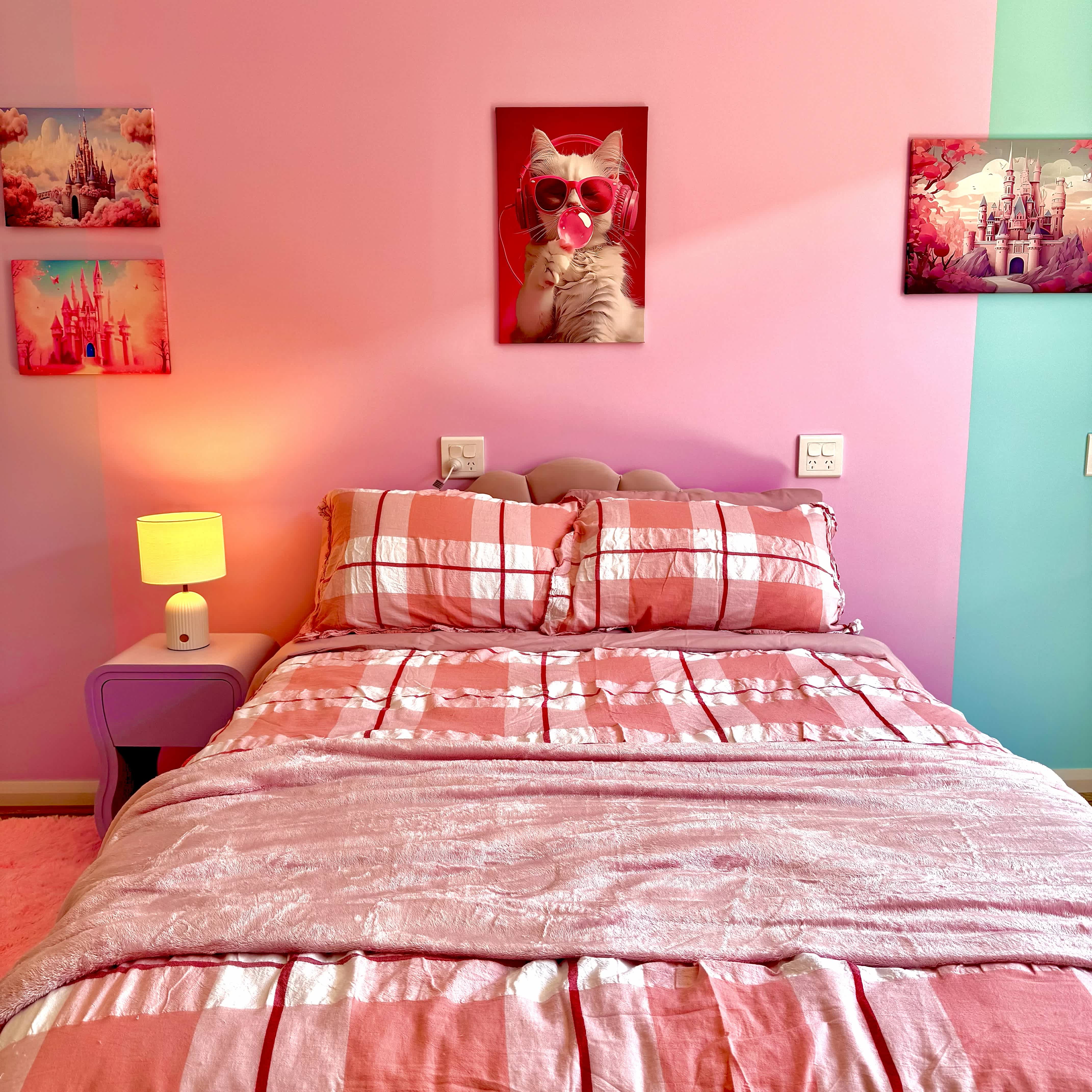 Pretty in Pink SIL House — Home image 5