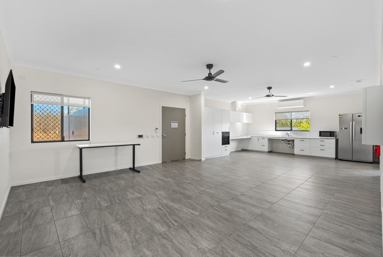 Tablelands living in a 2-bed HPS House - close to Mareeba CBD — Home image 4