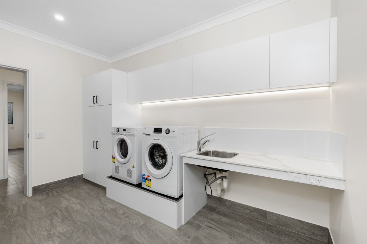 Tablelands living in a 2-bed HPS House - close to Mareeba CBD — Home image 6
