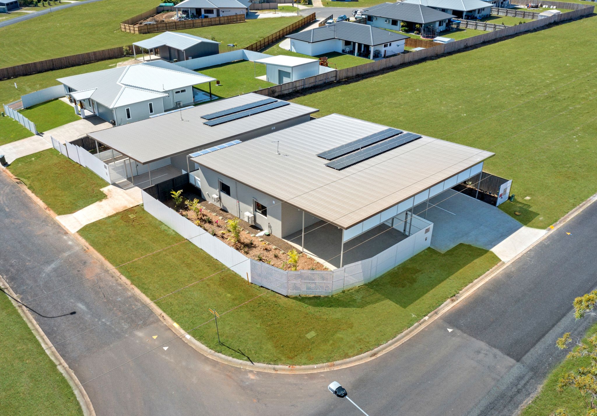 Tablelands living in a 2-bed HPS House - close to Mareeba CBD — Home image 15