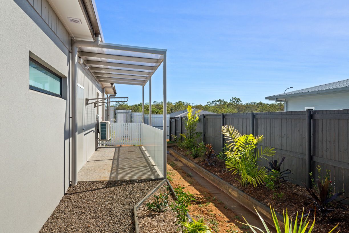 Tablelands living in a 2-bed HPS House - close to Mareeba CBD — Home image 16