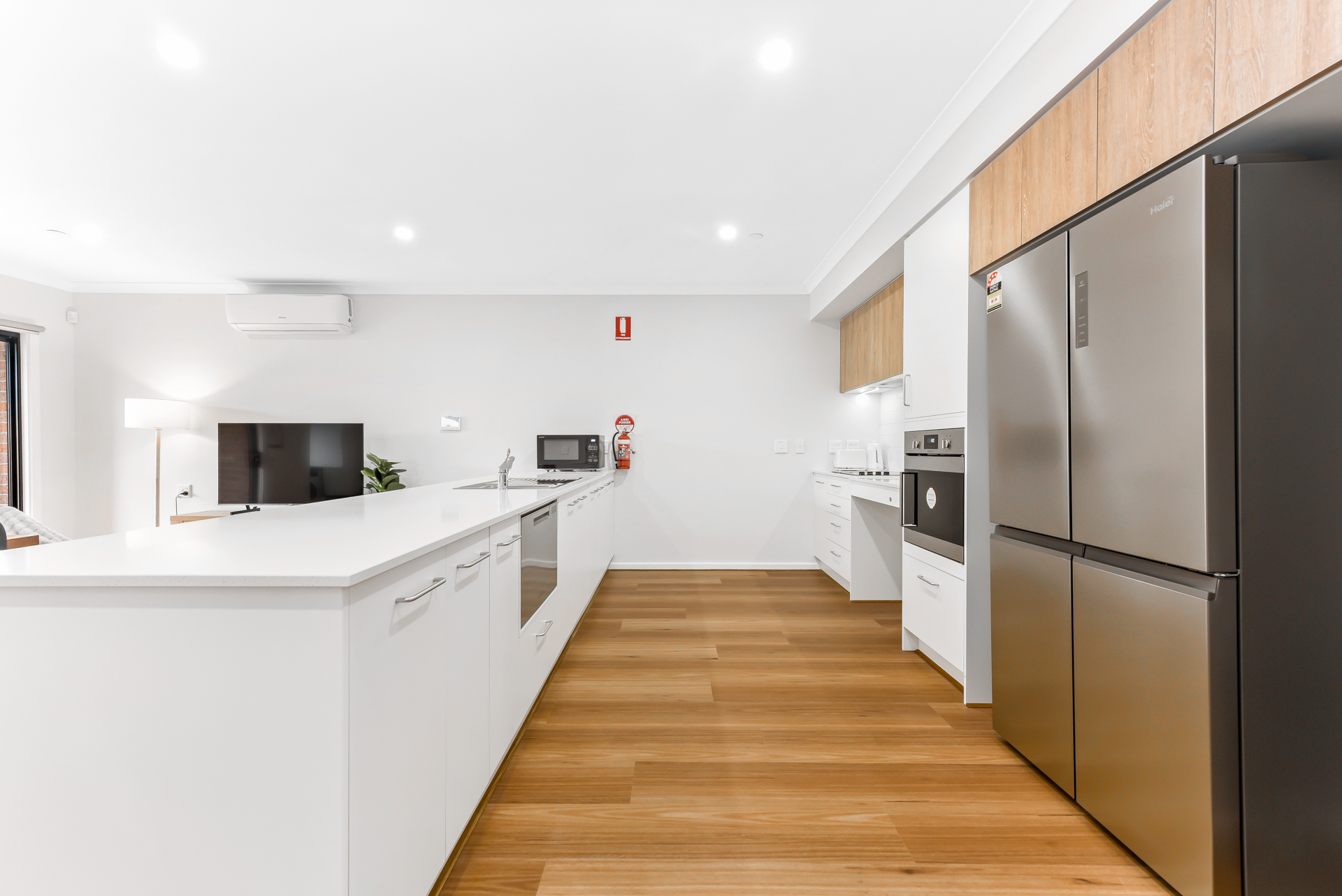 NEW 3 Resident House with 2 Living Areas near local Shopping Center — Home image 6