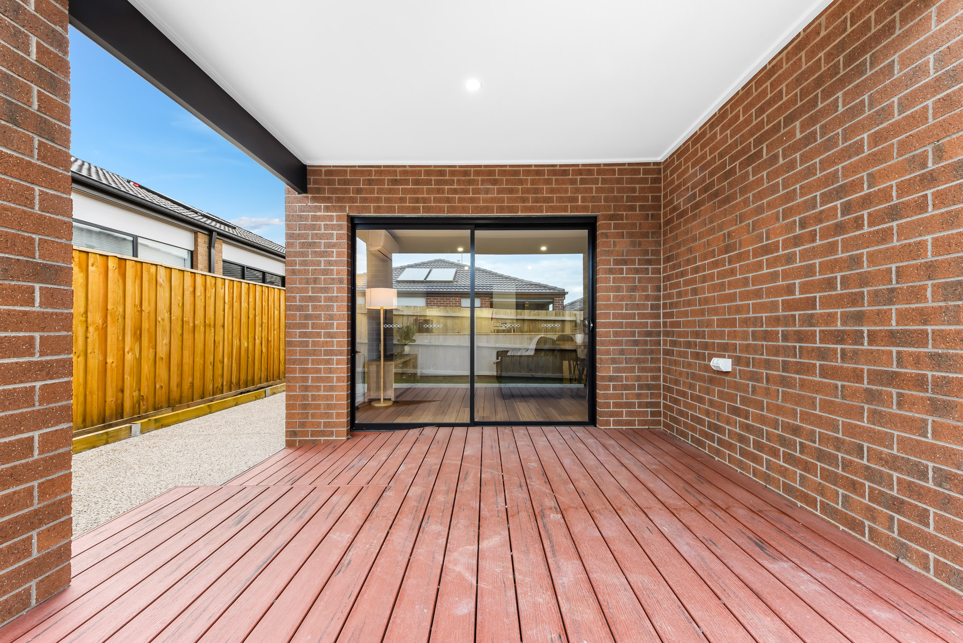 NEW 3 Resident House with 2 Living Areas near local Shopping Center — Home image 10