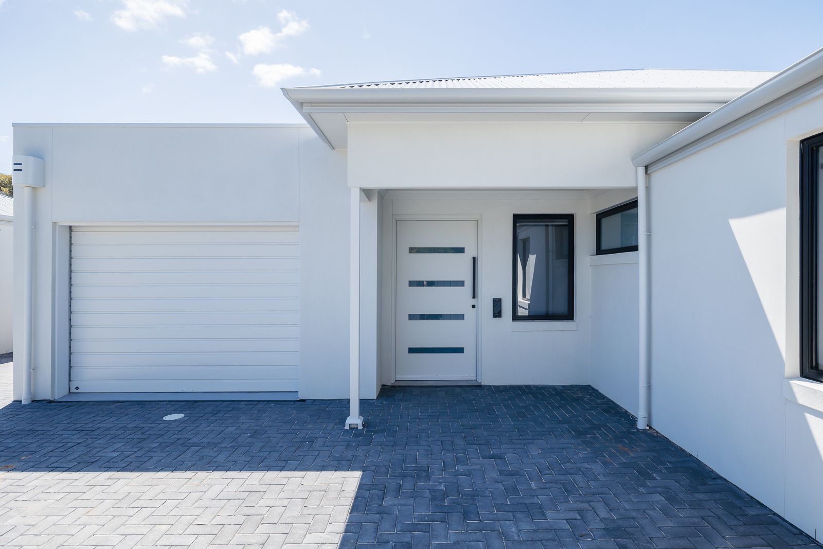 Large 3-Bedroom Home with OOA, PLUS Separate Individual Villa. Disability Accommodation — Home image 8