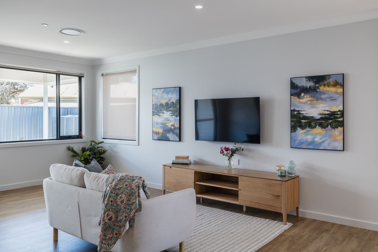 Large 3-Bedroom Home with OOA, PLUS Separate Individual Villa. Disability Accommodation — Home image 9