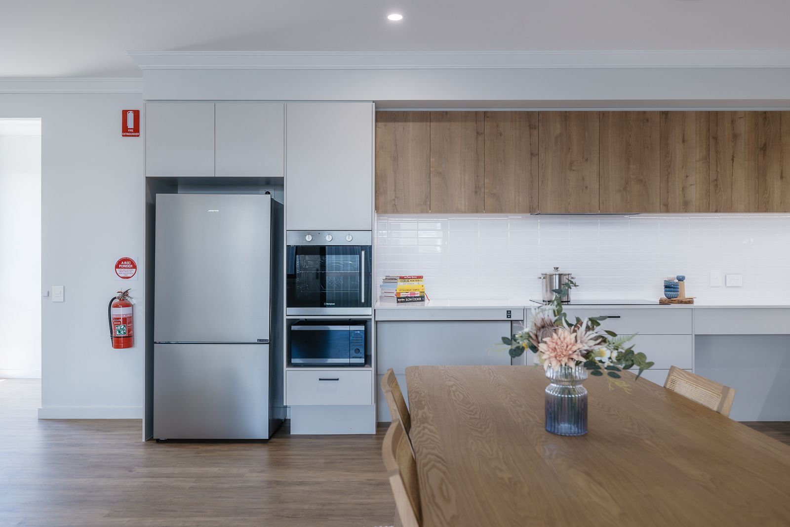 Large 3-Bedroom Home with OOA, PLUS Separate Individual Villa. Disability Accommodation — Home image 10