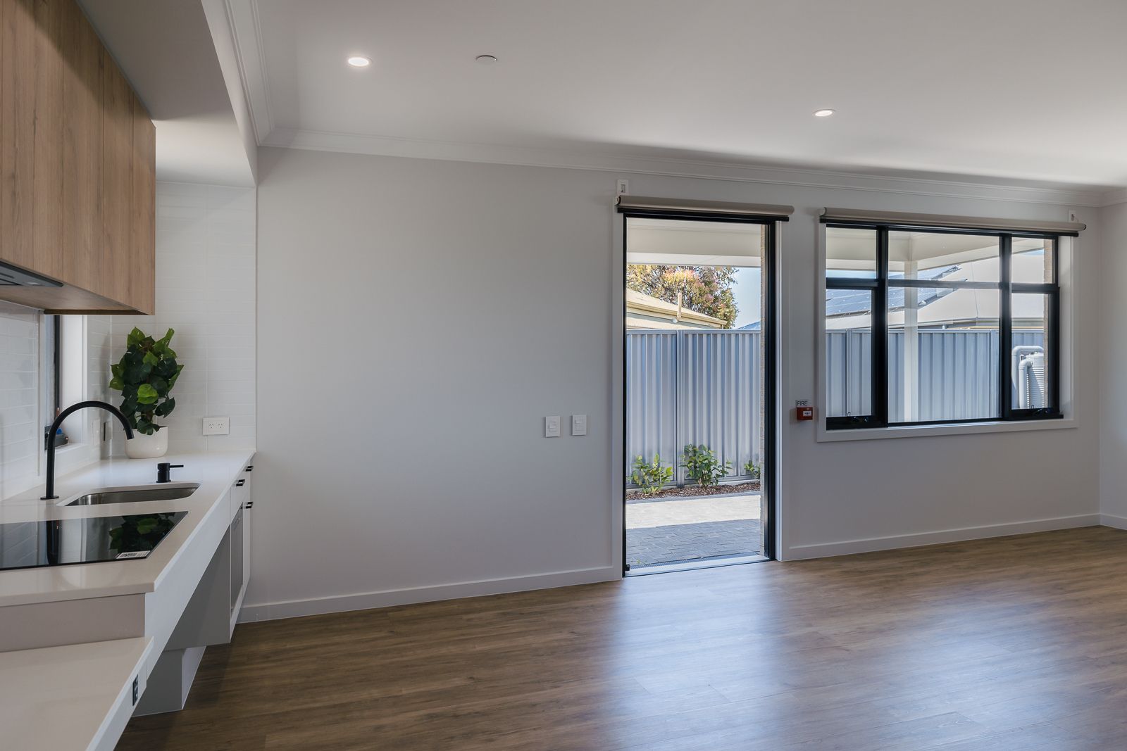 Large 3-Bedroom Home with OOA, PLUS Separate Individual Villa. Disability Accommodation — Home image 17