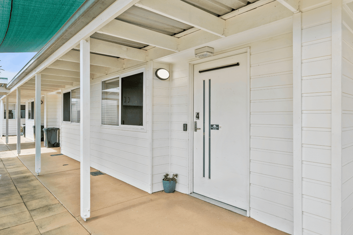 Private and independent, one-bedroom unit, close to parklands and shops. — Home image 2