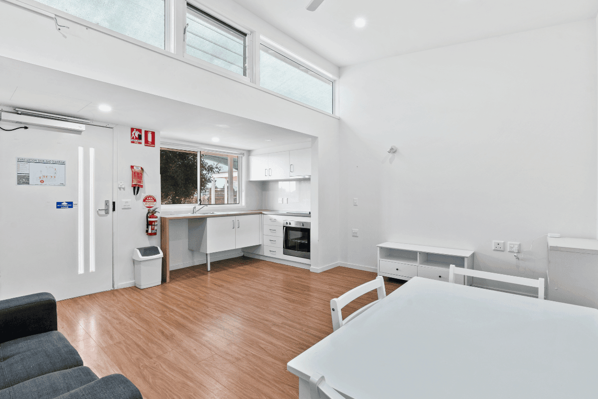 Private and independent, one-bedroom unit, close to parklands and shops. — Home image 4
