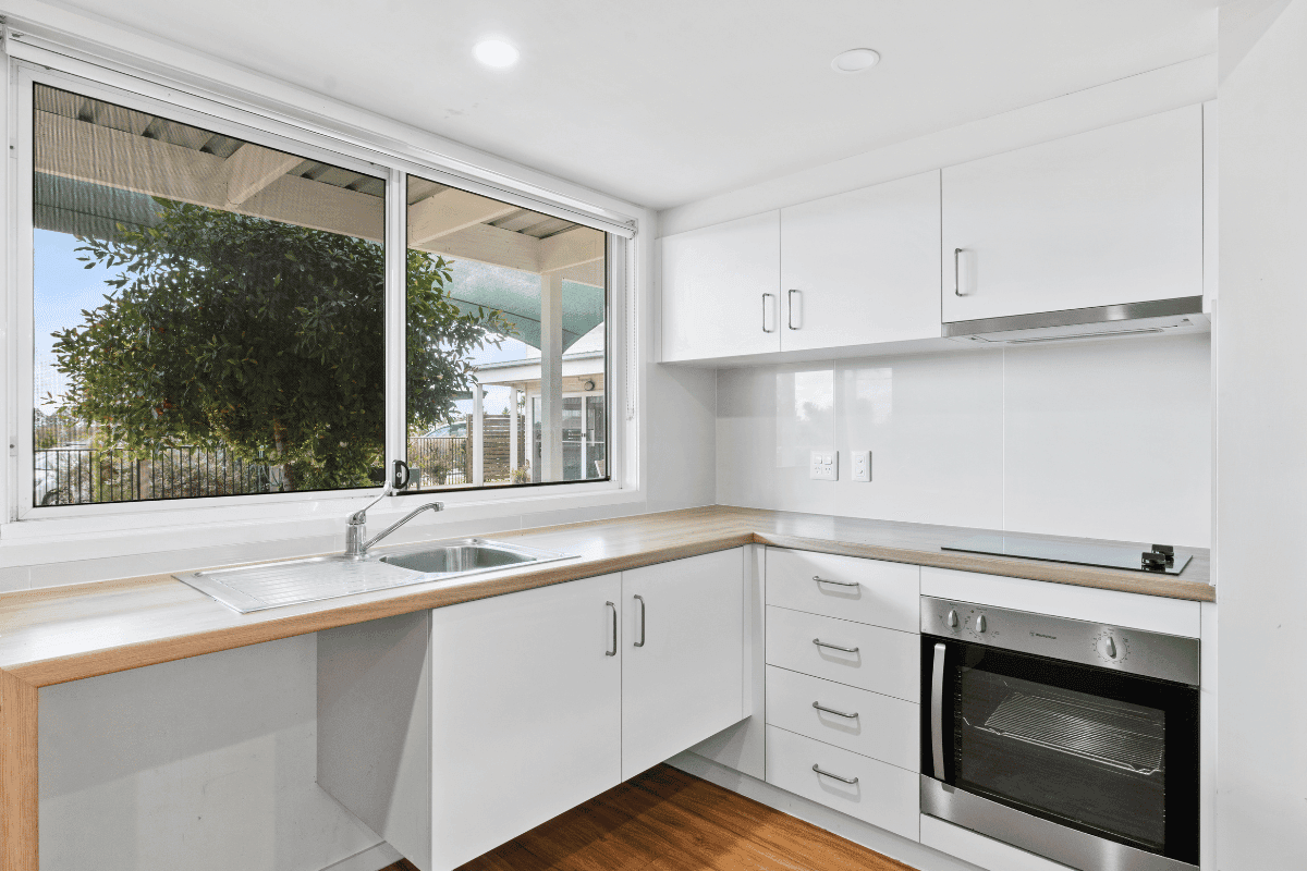 Private and independent, one-bedroom unit, close to parklands and shops. — Home image 5