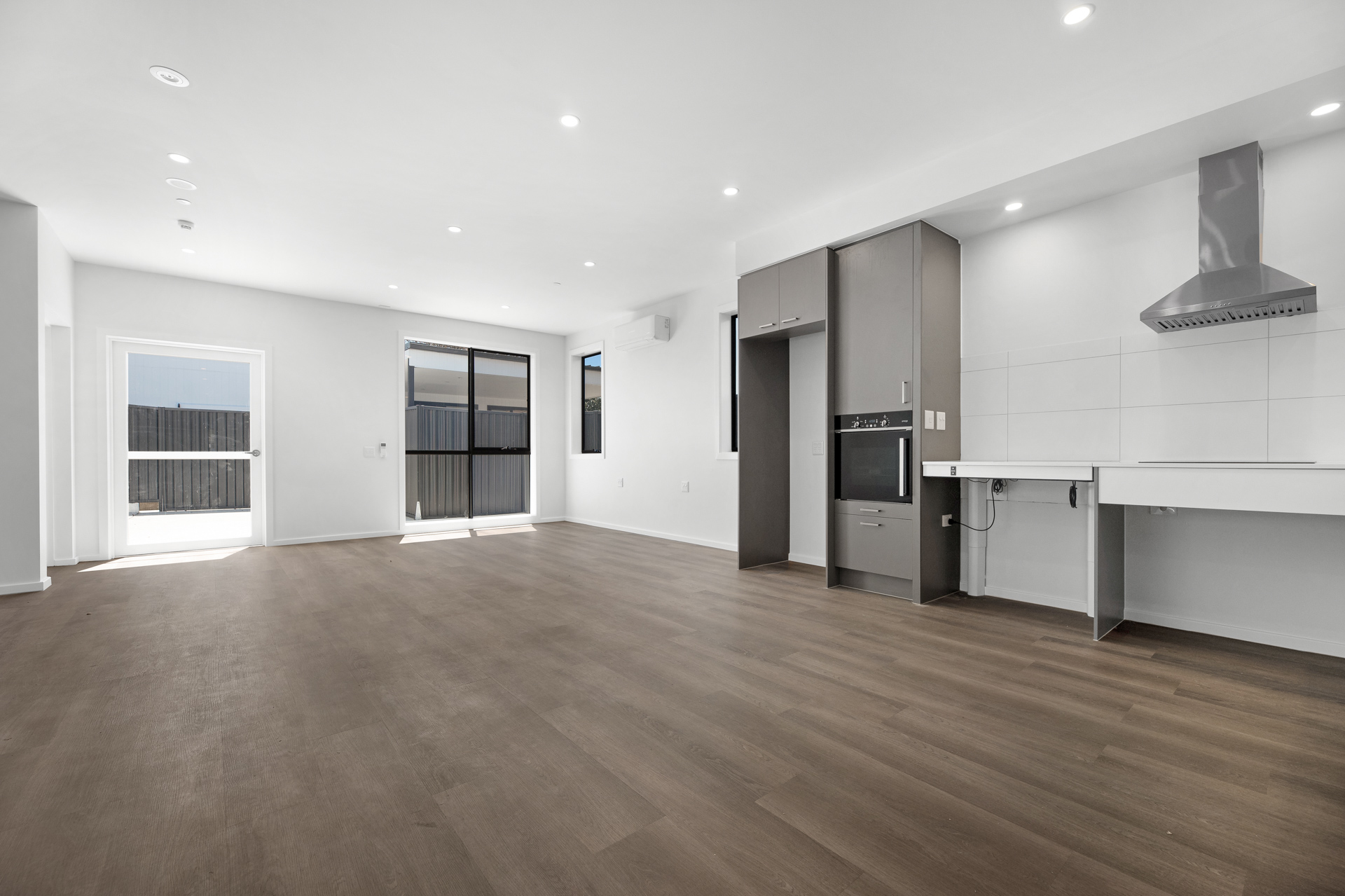 Wendouree 2 resident house and 1 bedroom villa — Home image 2