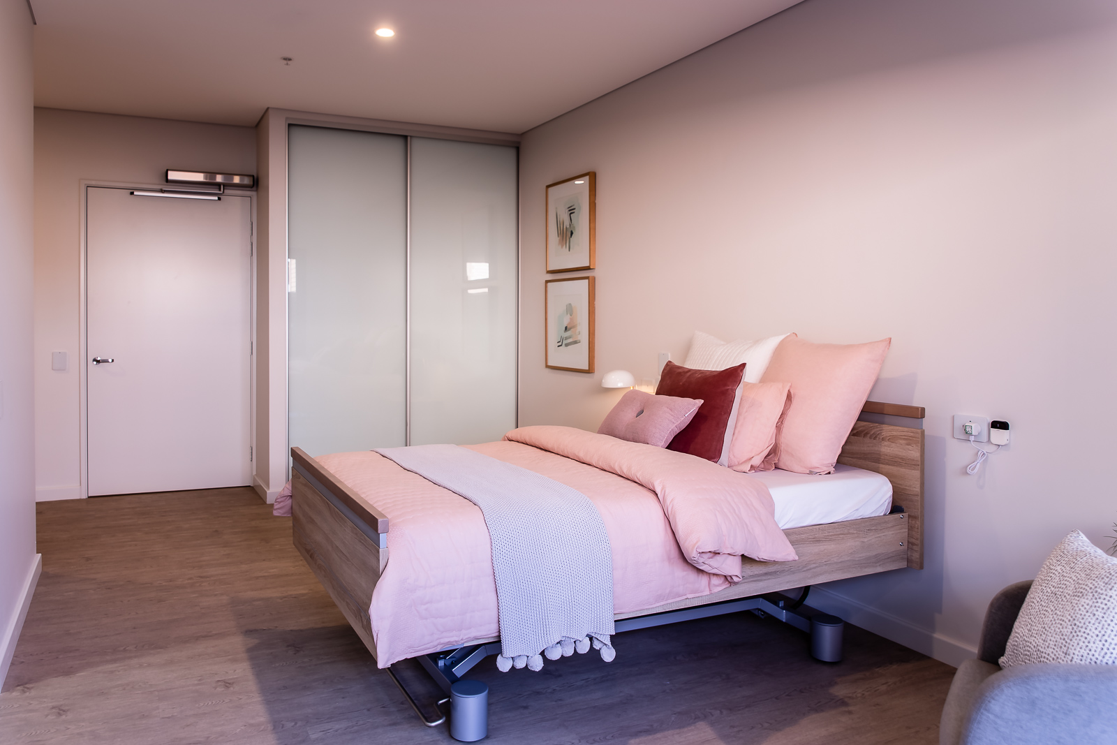 Option to Live with Family! Independence and Accessibility. Disability Accommodation — Home image 2